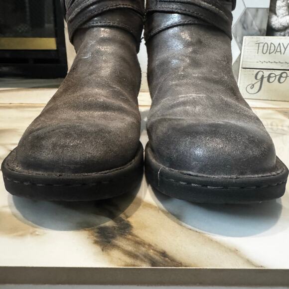 Born Boots Size 5 Women’s Leandra Gray Distressed Leather Side Zip D38322 - Picture 4 of 9